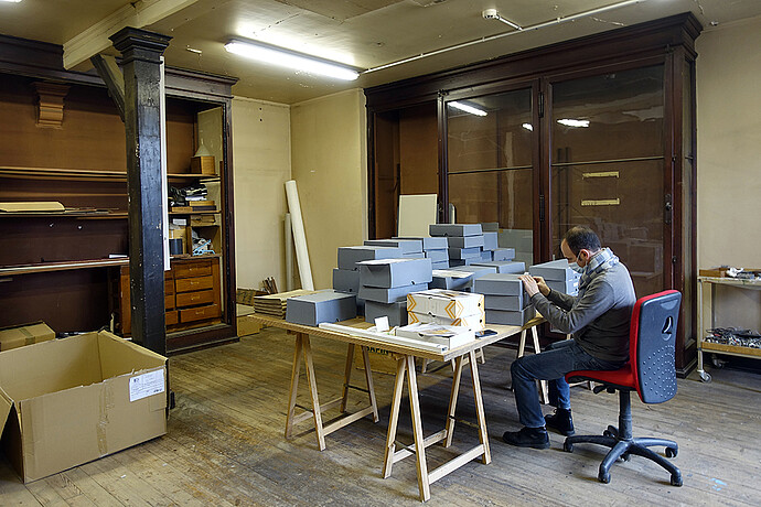 Tout un travail d’archivage des documents est aussi réalisé, avec l'aide d'une personne de la médiathèque André-Malraux.